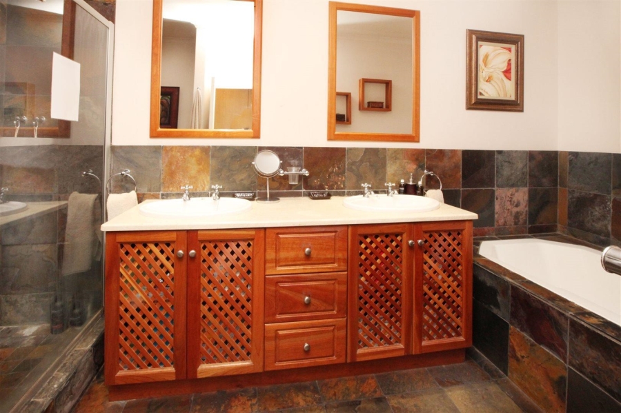 5 Bedroom Property for Sale in Welgemoed Western Cape